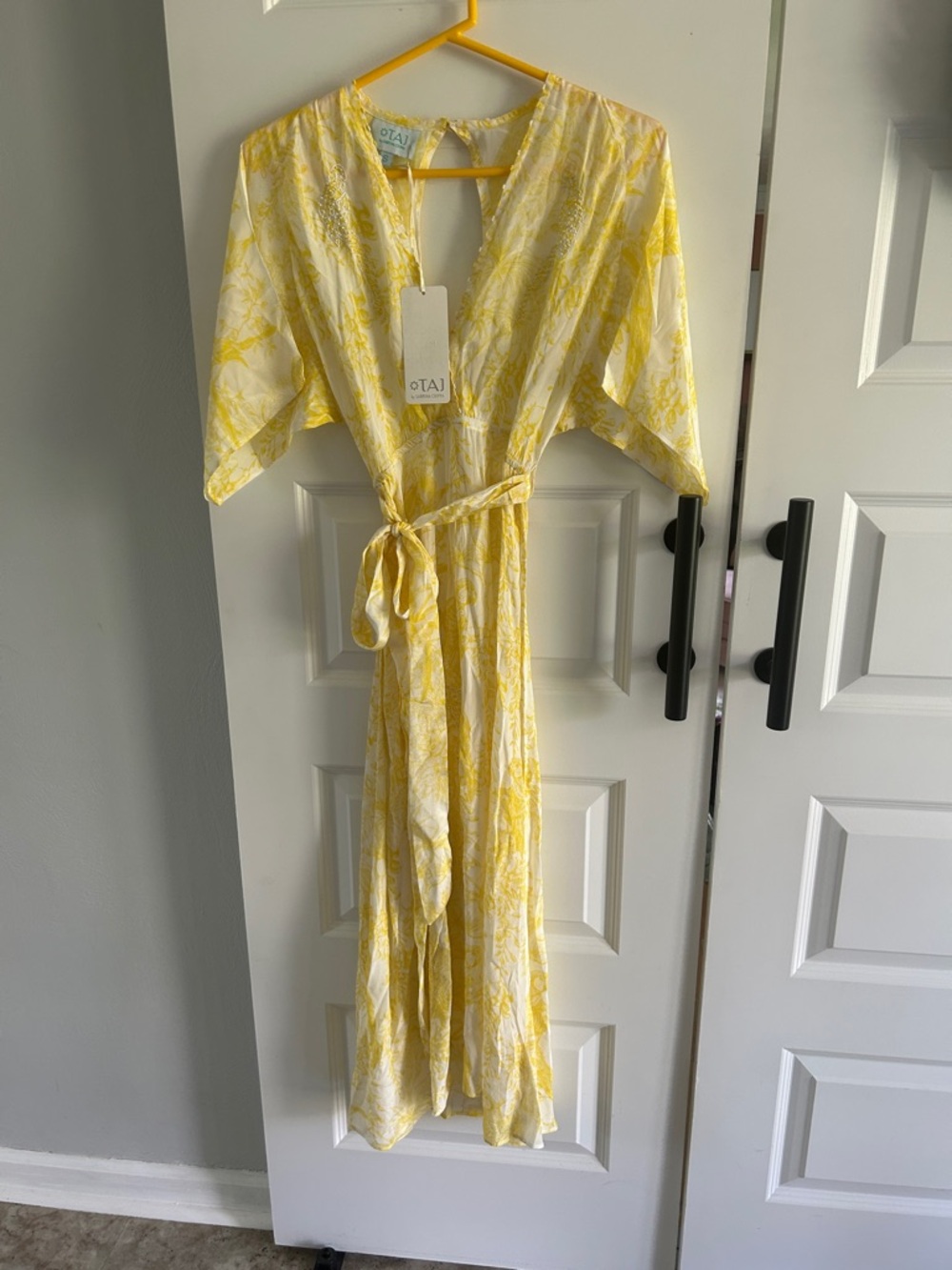 TAJ resort wear‎ Yellow & White Floral embroidered beaded Dress size small